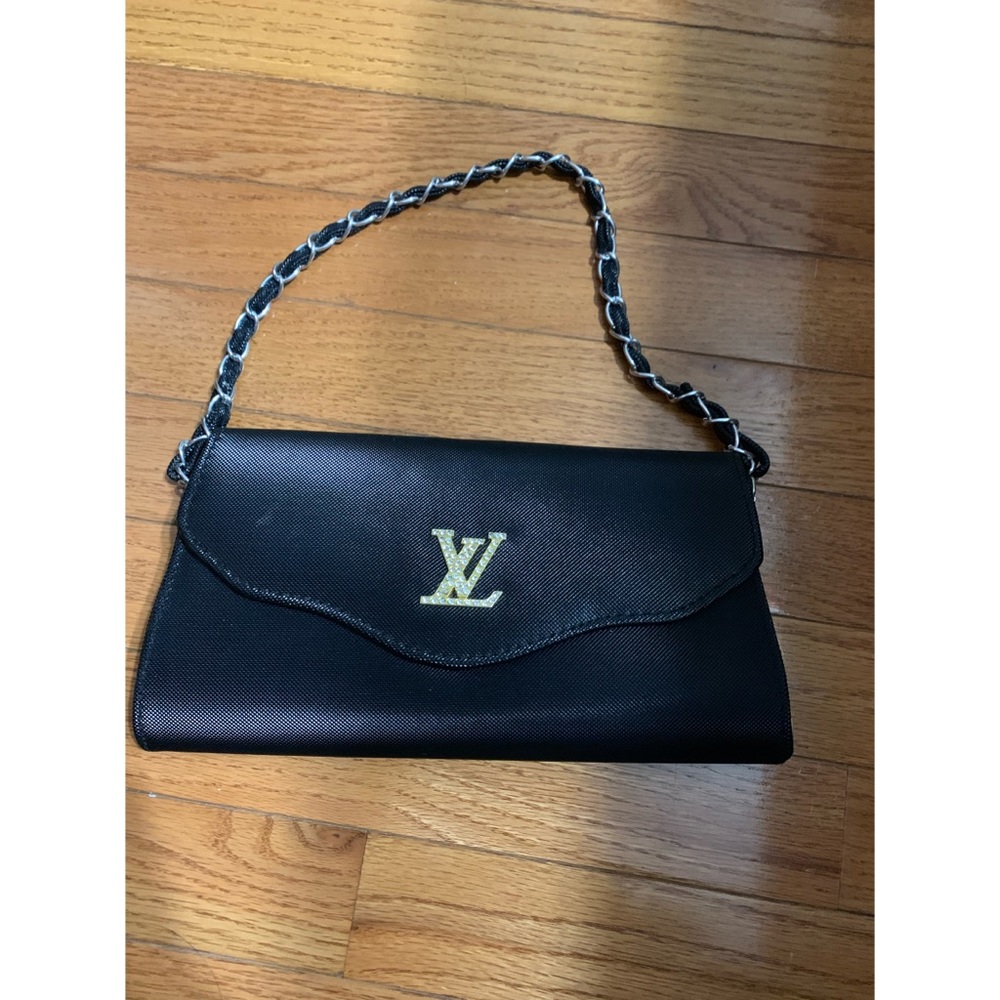 Black clutch